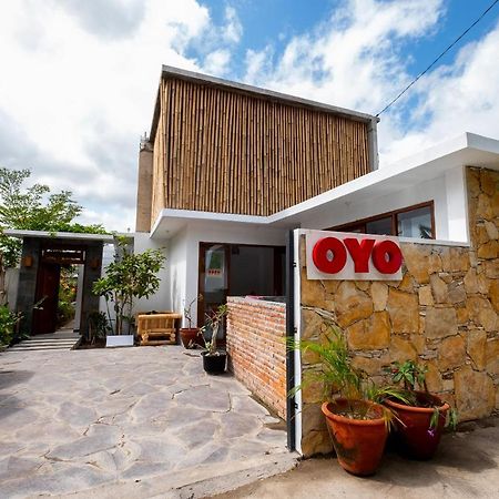 Oyo 1493 Surya Villa Selong Blanak Exterior foto