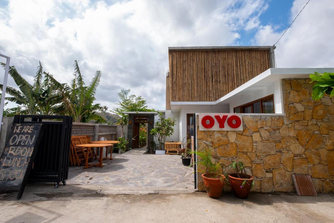 Oyo 1493 Surya Villa Selong Blanak Exterior foto