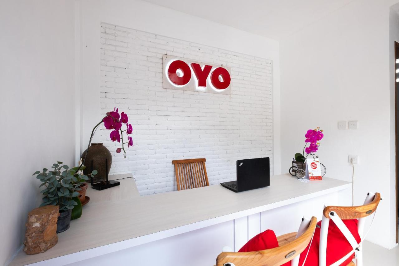 Oyo 1493 Surya Villa Selong Blanak Exterior foto