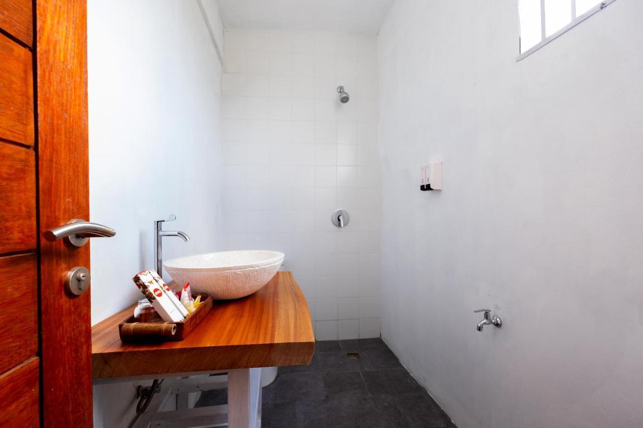 Oyo 1493 Surya Villa Selong Blanak Exterior foto