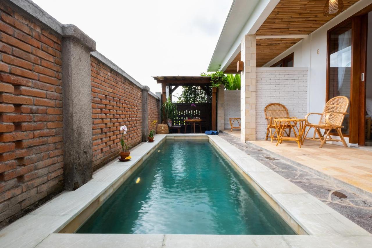 Oyo 1493 Surya Villa Selong Blanak Exterior foto